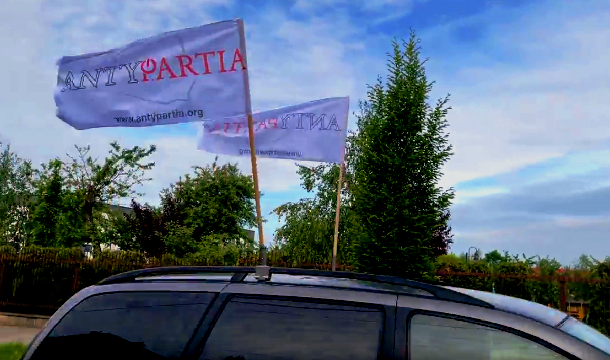 Oflagowanie samochodów Antypartii