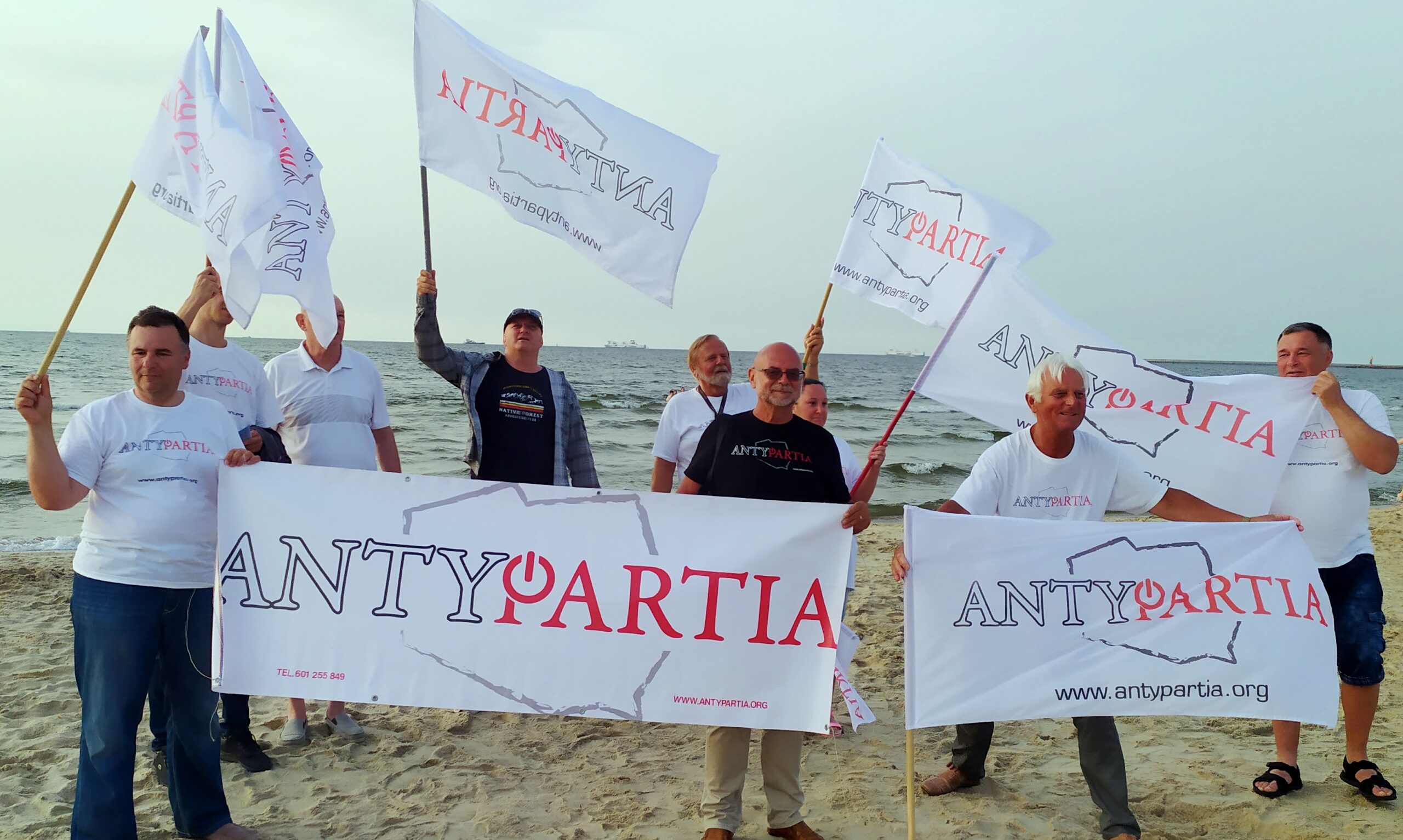 Antypartia zdobywa w Świnoujściu sympatię tysięcy turystów z całej Polski